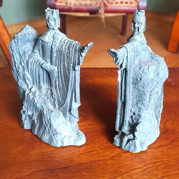 The Lord of the rings Art Lord Of The Rings The Argonath Sculptures